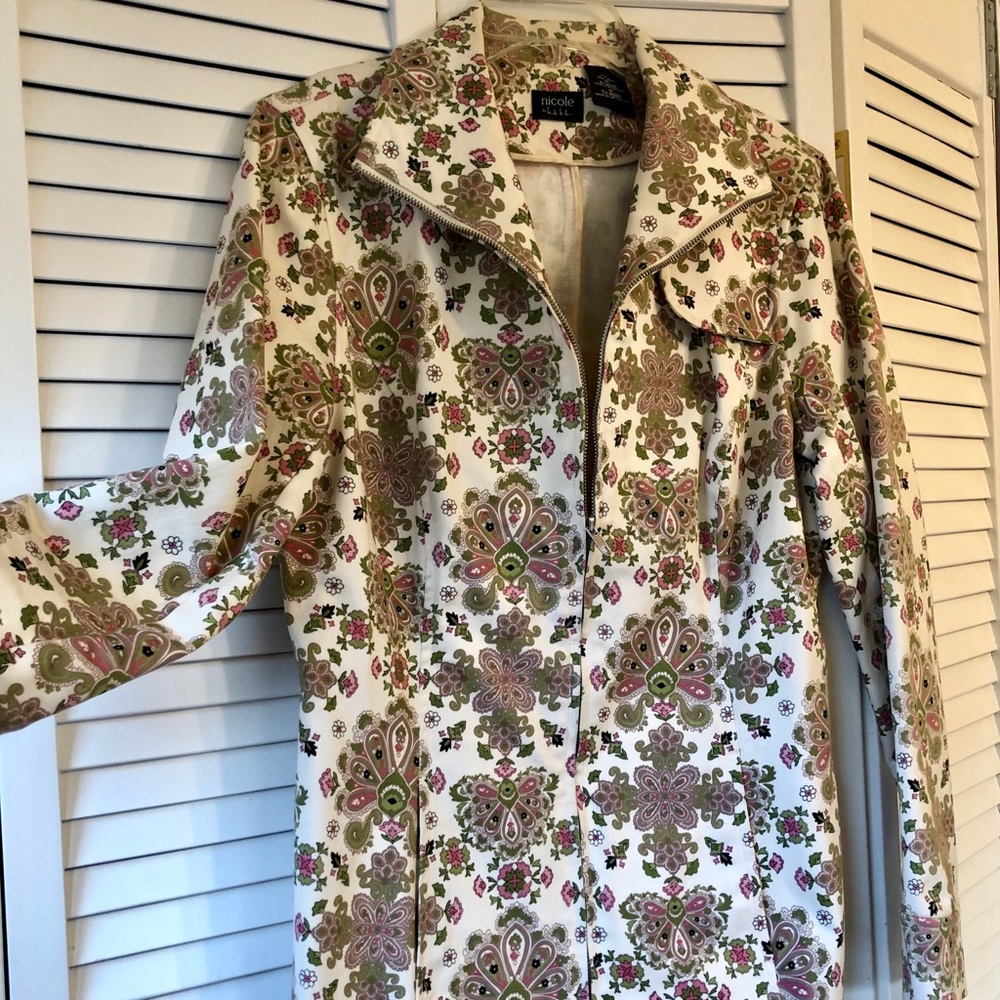 Spring Coat - Picture 2 of 5
